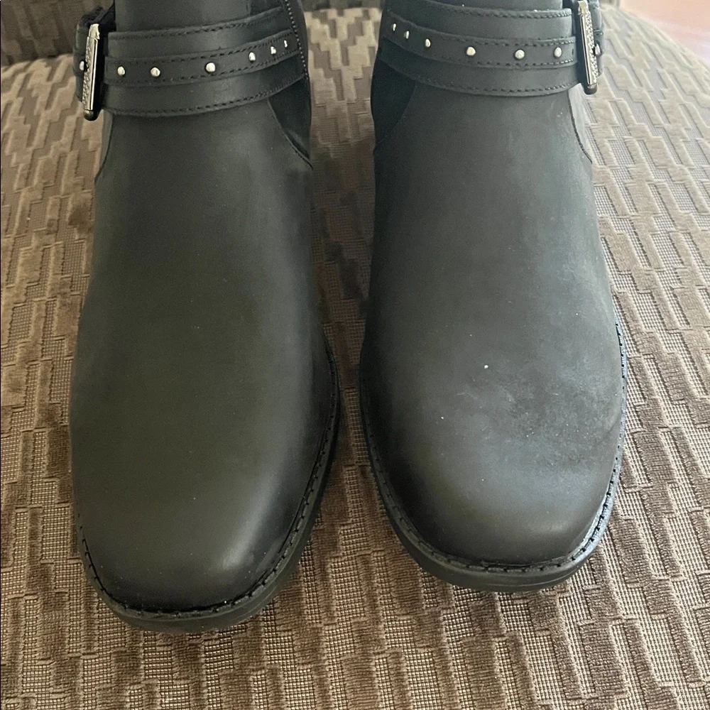 New Clarks Women's Danyelle Wish Zip Heeled Ankle Bootie Black NWT box